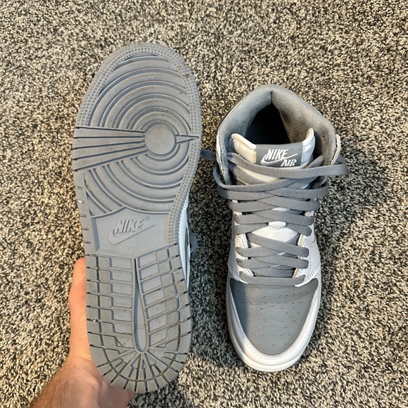 Grade School Air Jordan 1 ‘Stealth’ Shoes - Picture 6 of 7